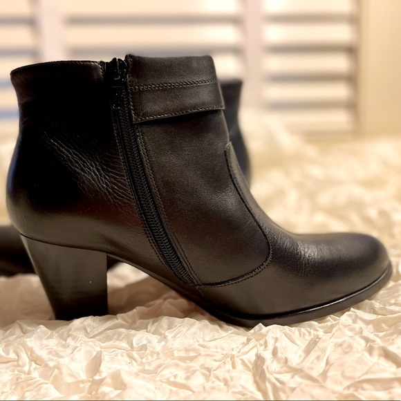 Confortisimo black leather cuffed ankle boots.  NWT size 39 - Picture 5 of 9